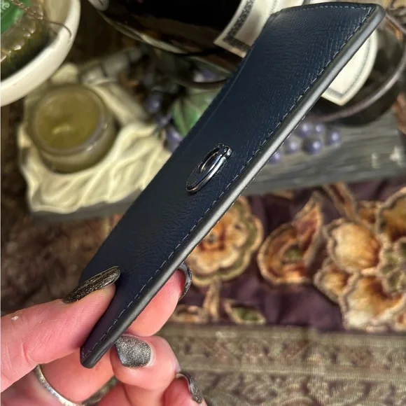 Authentic COACH 1941 calf leather zip top card holder with key hinge. - Picture 5 of 10